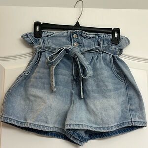 American Eagle Blue Denim Mom Jean Shorts With Bow and Ruffle Top